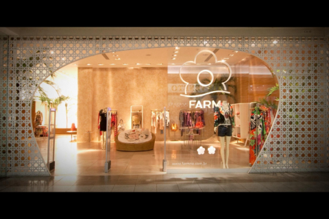 Cliente acusa Farm de gordofobia após vendedoras destratarem filha