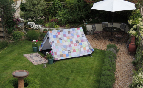 Acampar em jardim de casa na Europa custa a partir de 4 euros por dia
