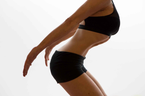 Abdominal invertida pode ser estranha, mas promete barriga sarada em um mês