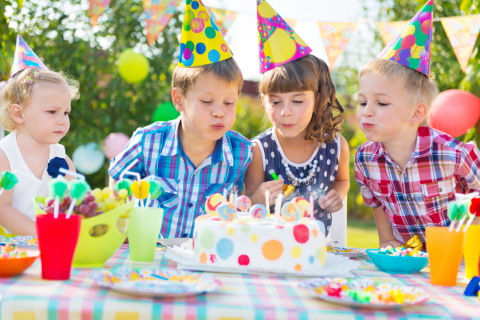 Está com o orçamento apertado para o aniversário do seu filho? Aprenda a fazer a festa com 5 cursos online