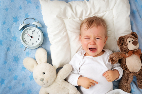 Deixar bebê que não dorme chorando não é ruim, diz pesquisa