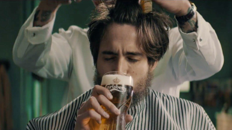 Xampu de “cerveja” promete fortalecer o cabelo