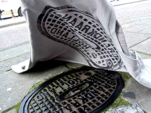 Que tal uma camiseta estampada de bueiro? Os alemães usam!