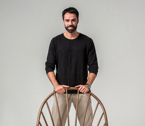 HIGH END: Arquiteto Jorge Elmor lança poltrona e luminárias