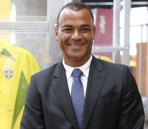 Longe do futebol, Cafu fala da importância do papel social dos atletas