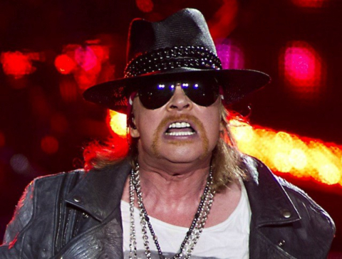 Shorts nunca mais! Confira a evolução do estilo de Axl Rose
