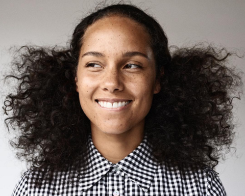 Alicia Keys: campanha e vida sem make da cantora é hipocrisia