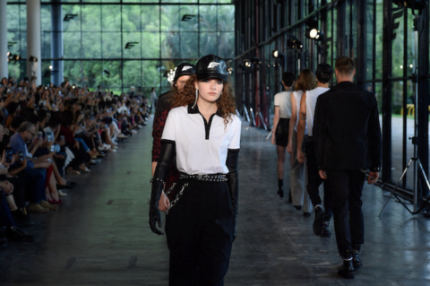 Nostalgia oitentista é segredo de sucesso entre marcas na SPFW