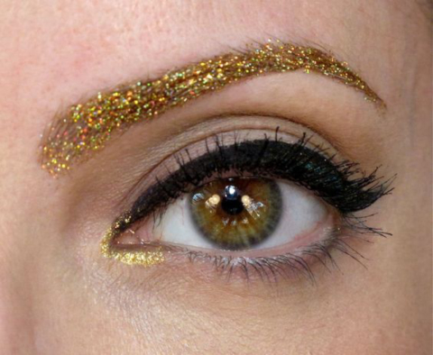 Maquiagem com glitter sobrevive ao carnaval e vira tendência