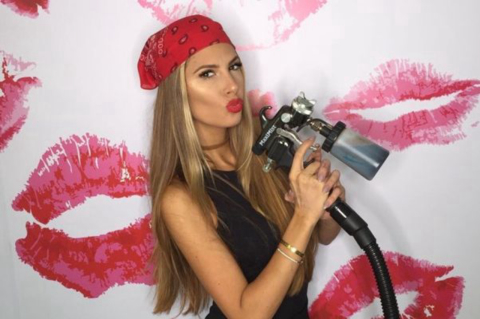 Técnica de bronzeamento artificial hollywoodiana chega a Curitiba