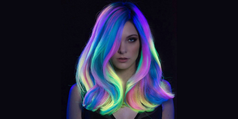 Tinta neon e que brilha no escuro é tendência para os cabelos