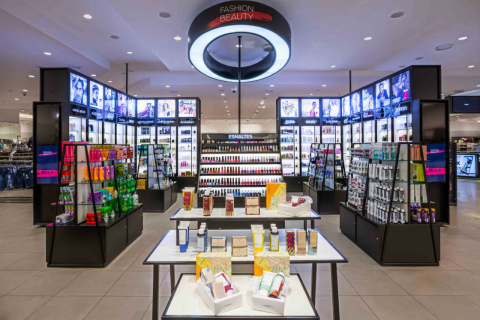 Riachuelo inaugura área dedicada à beleza com produtos nacionais e importados