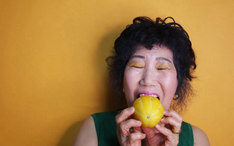 Youtuber de 70 anos faz sucesso na Coreia do Sul e dá novo sentido à beleza