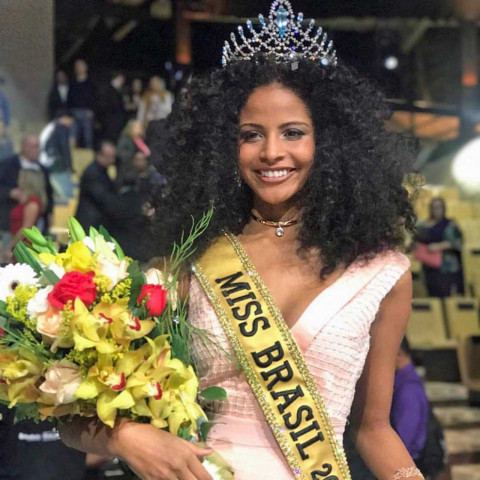 Candidata do Piauí vence Miss Brasil e se torna a terceira negra a obter título