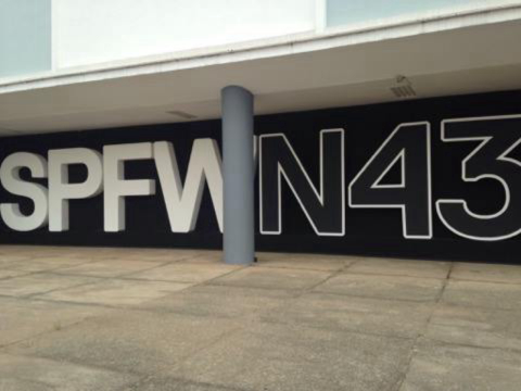 Marca procura pessoas para criar coleção colaborativa durante SPFW