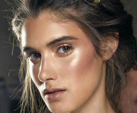 Gloss além dos lábios: saiba como fazer o glossy eyes, o efeito “molhado” dos olhos