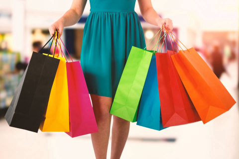 Shoppings de Curitiba lançam coleções de Primavera. Confira as ofertas: