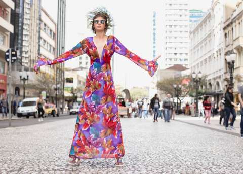 Evento reúne marcas curitibanas em desfile ao ar livre na Rua XV neste fim de semana