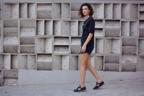Com o conceito de armário-cápsula, curitibana vive na moda com 33 peças de roupas