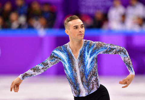 Traje de patinador artístico contou com milhares de cristais Swarovski