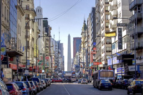 Nova lei obriga taxistas da Argentina a aceitarem cartões de débito