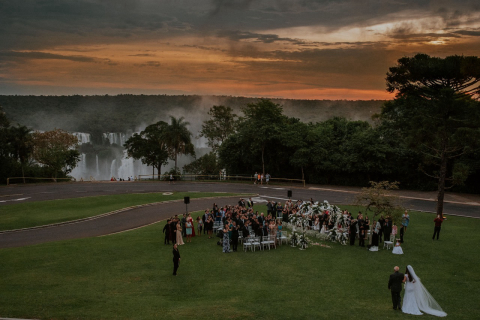 Cataratas do Iguaçu viram cenário para casamento; hotel oferece o serviço