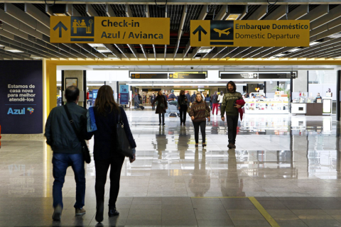 Aeroportos do Paraná já sofrem com efeitos da greve e têm voos cancelados