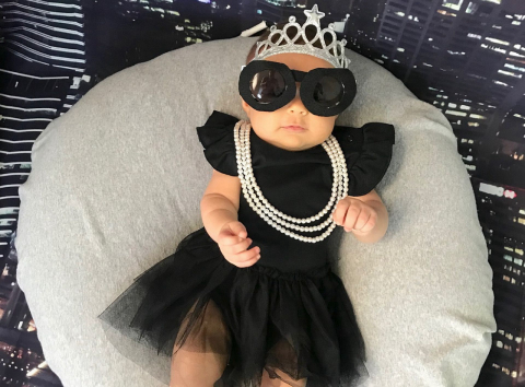 Mãe se inspira em mulheres icônicas para ensaio fotográfico de bebê de 3 meses