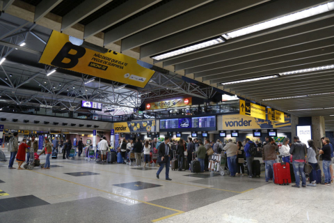 Rotas de ônibus para sete cidades de SC vão sair do aeroporto Afonso Pena