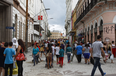 Mortes por aids no Paraná reduzem 20% em três anos, mas novos casos crescem no país