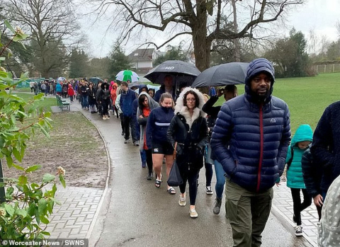 5 mil pessoas enfrentam chuva forte para doar medula a menino com câncer