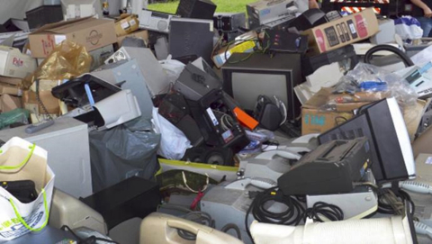 Serviço de recolhimento de lixo eletroeletrônico por drive-thru volta a funcionar