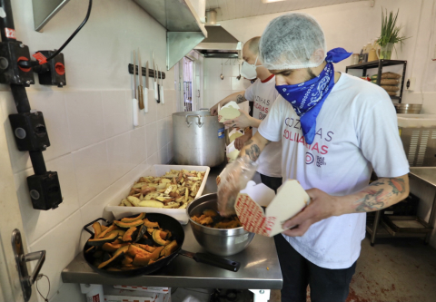 Projeto leva 3 mil refeições à base de vegetais a pessoas em vulnerabilidade