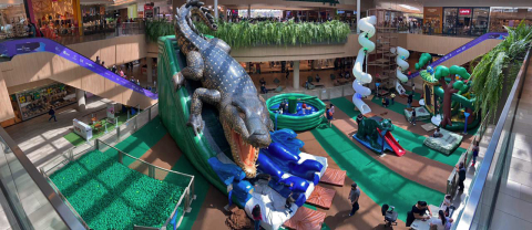 Planeta Croco: crocodilo inflável gigante é a nova atração de shopping em Curitiba