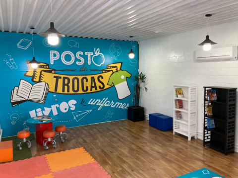 Shopping abre espaço para doações ou trocas de livros e uniformes