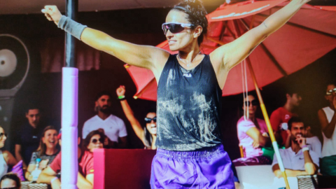 Empresária e atleta curitibana é fenômeno mundial do beach tennis