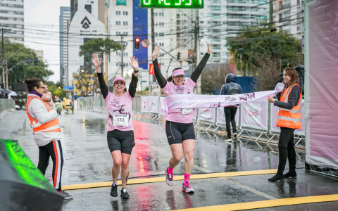 Meia Maratona feminina reúne três mil mulheres e celebra empoderamento