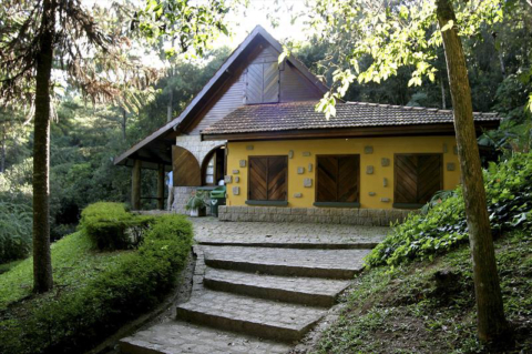 “Casa da Bruxa” no Bosque Alemão reabre em agosto com contação de histórias