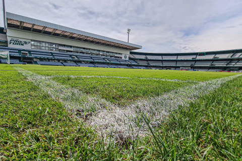 Jogo beneficente em Curitiba vai reunir craques do passado por recursos para moradia