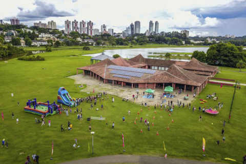 Verão Curitiba 2023 terá jogos da memória inclusivos para crianças em praças e parques