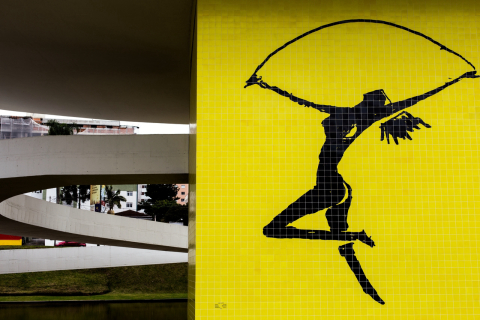 A história por trás do salto da bailarina do Museu Oscar Niemeyer