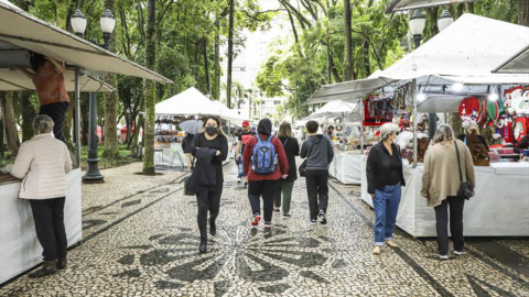 Feiras de Natal das praças Osório e Santos Andrade vão até 23 de dezembro