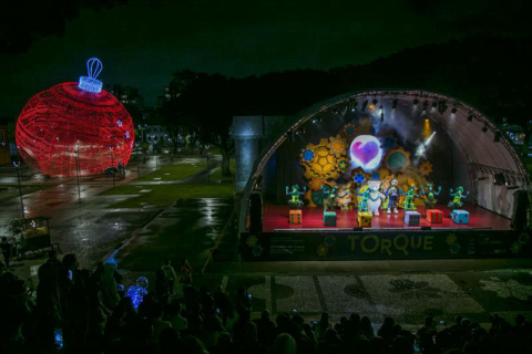 Decoração e programação musical de Natal chegam à Praça do Athletico neste sábado (25)