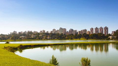 Curitiba é a terceira cidade mais buscada para viagens corporativas