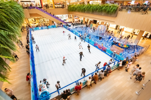 Pista de patinação no gelo tem horário especial e entrada gratuita para crianças autistas neste domingo (3)