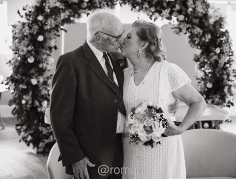 Tempo para amar: idosos se conhecem e se apaixonam em centro de longevidade