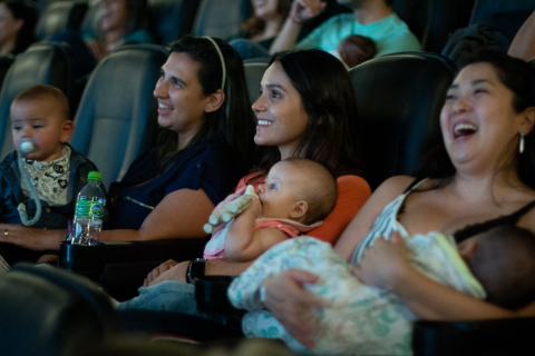 Sessão de cinema especial para mães e bebês acontece nesta terça-feira (02)