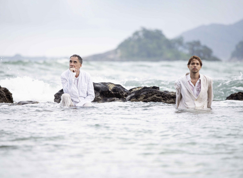 Em formato de voz e piano, Arnaldo Antunes e Vitor Araújo se apresentam no Guairão