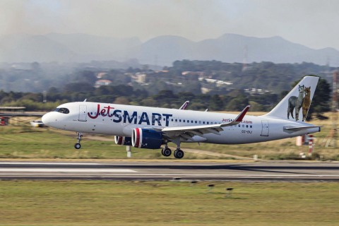 Para celebrar início da rota Curitiba-Santiago, JetSMART oferece até 40% de desconto em passagens