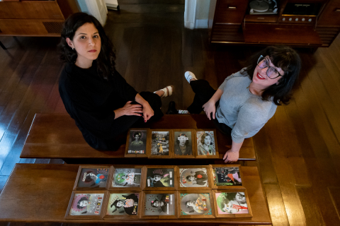 Mostra "Cartas para o futuro" traz 46 obras criadas a partir de intervenções em fotos históricas de mulheres